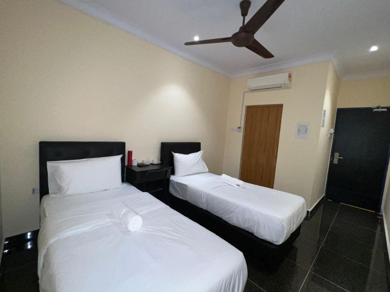 I Go Inn Bandar Saujana Putra Esterno foto